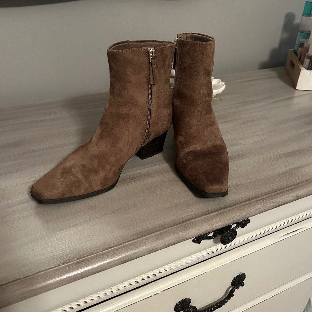 Old navy suede brown boots